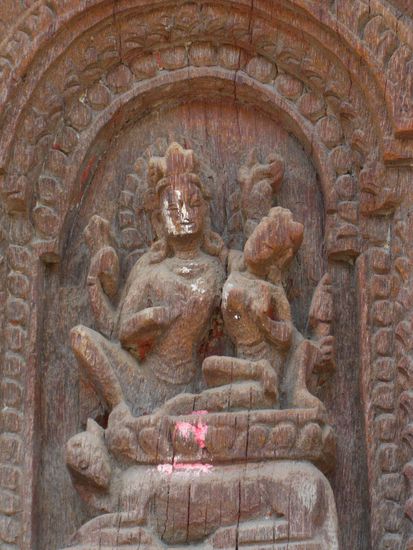 Da bleibt die Blitzgoettin lieber  vor der Stadt!