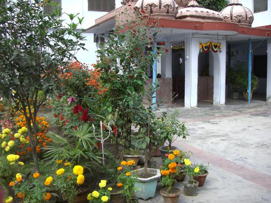 Hier fand jeden Abend die PUJA, ein Tempelritual mit lautem Glockengelaeute, statt