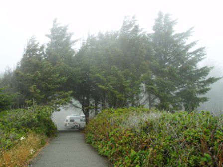 Wohnmobil im Nebel