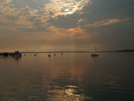 Heute ging es wieder einmal früh los. Wir wollten auf die Fähre nach Whidbey Island. Als wir dort ankamen, assen wir erst mal Frühstück.