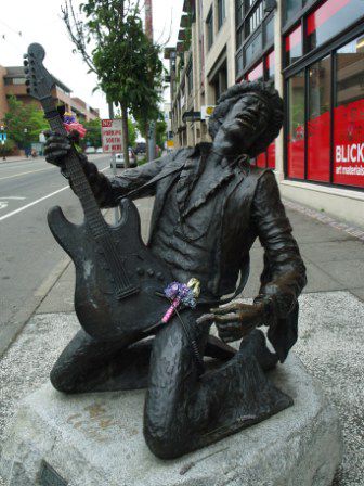 Heute fuhren wir zur Jimi Hendrix Statue am Broadway von Seattle