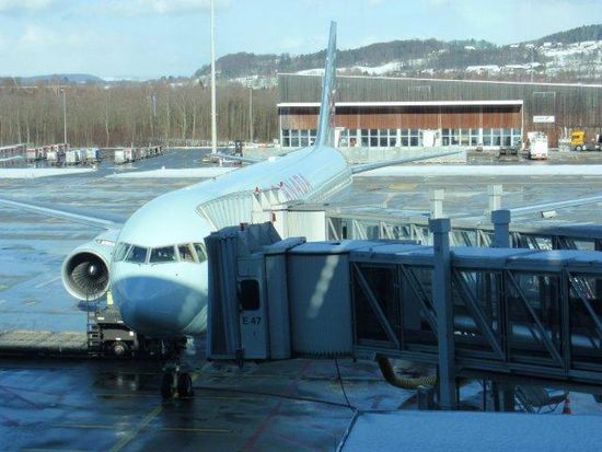 Dieses Flugzeug hat uns nach Toronto und schliesslich nach LA befördert.