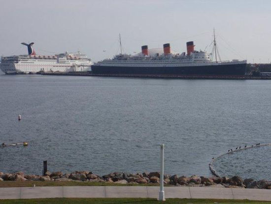 Die Mary Queen in Long Beach, ein Schiff, das grösser ist, als die Titanic. Ein "Open-Water-Museum".