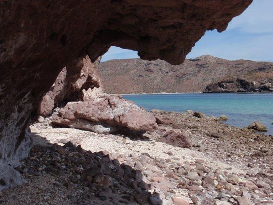 Hier lebt Dirk jedes Jahr für ca: 2 Monate. In einer kleinen Höhle direkt an der Playa Ecomundo.