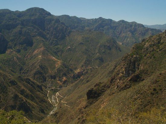 Das dünne Weisse soll die Strasse nach Batopilas darstellen.