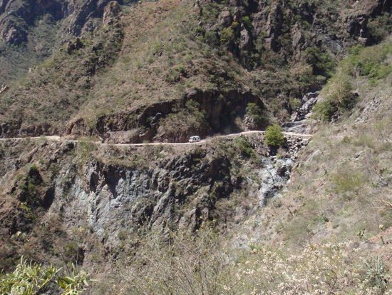 Und noch einmal... Ich möchte noch nachhacken: Es ging teilweise 100 derte Meter senkrecht runter!