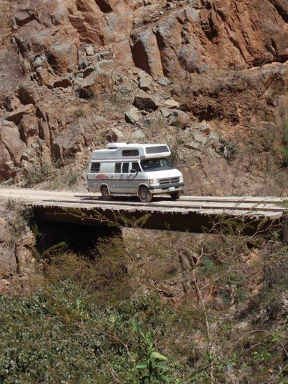 Mit spektakulären Brücken.