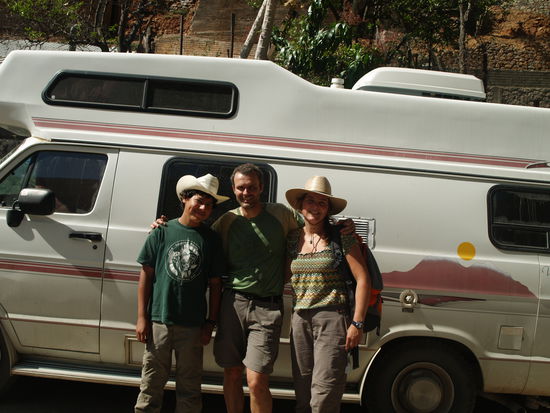Glücklich zurück beim Grossen. Ich feiere im Geheimen: "MEIN RUECKEN HAT DAS MITGEMACHT, WOW!! ICH WERDE GESUND!"