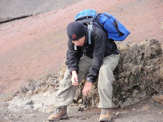 Silas wandert in dem Krater des Haleakala