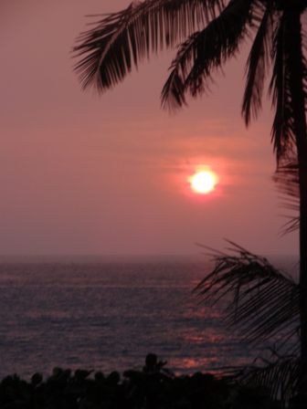 Sonnenuntergang an der Hapunabeach in Big Island