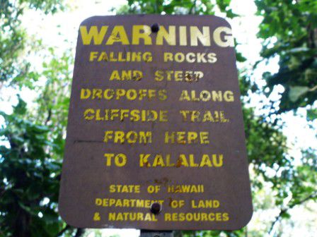 Warnschild am Kalalau Trail, Kauai, Hawaii