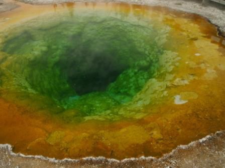 Und ein supereindruecklicher Geysir im Yellowstone, die Farben bei diesem Exemplar waren der Hammer