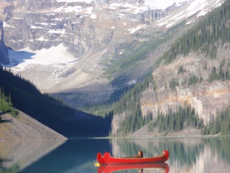 Auf einer Tageswanderung beim Lake Louise, der auch superschoen ist
