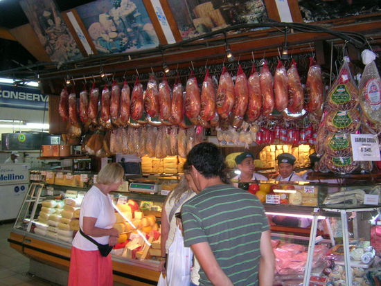 Ein Stand im Mercado Central von Mendoza