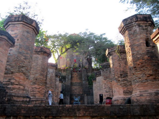 Die Eingangs- und Meditationshalle von Po Nagar