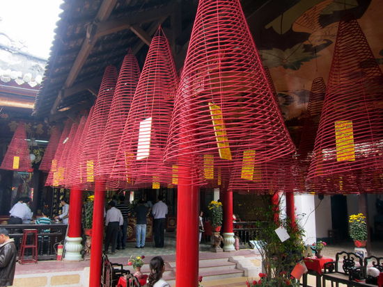 Räucherspiralen in der chinesischen Versammlungshalle