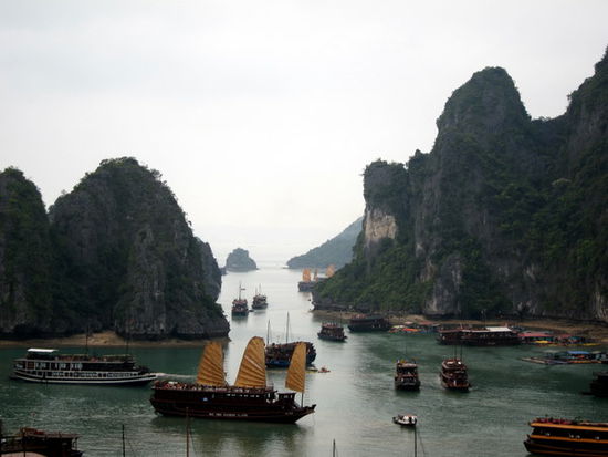 Blick auf die Halong Bucht - 1