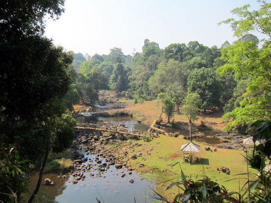 Wunderschöne Umgebung beim zweiten Wasserfall