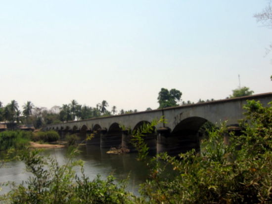 The French Bridge - Zwischen Don Det und Don Kohn
