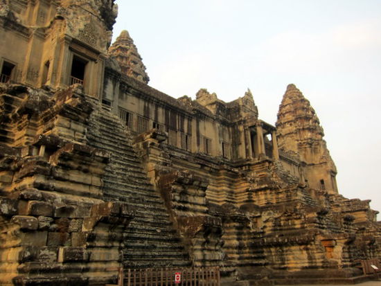 Angkor Wat - Treppenläufe zur zweiten Stufe