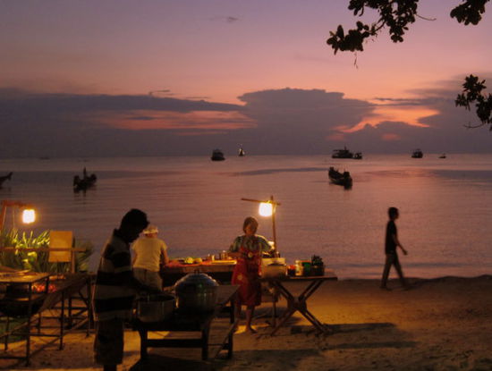 Vorbereitung zum abendlichen Strand-Barbeque