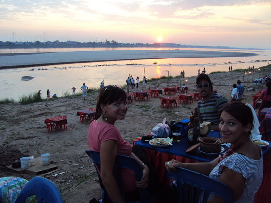 Gemuetliches Dinner und Beer Lao mit unseren mexikanischen Freunden.