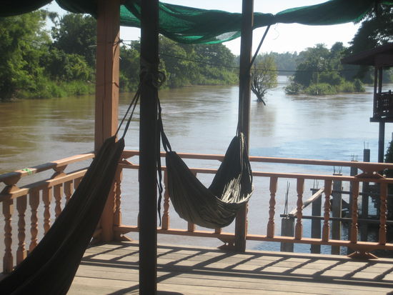 Unsere traumhafte Veranda direkt am Mekongufer!