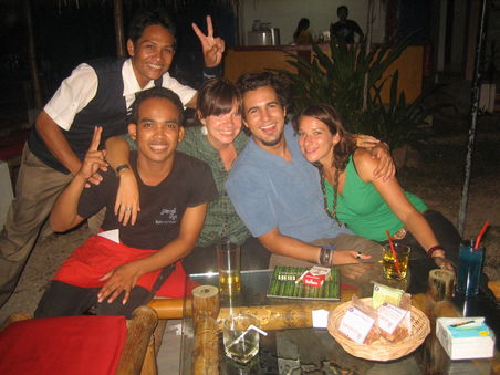 Abends unterwegs in Siem Reap... in einer Bar inmitten des schoenen Nachtmarktes.