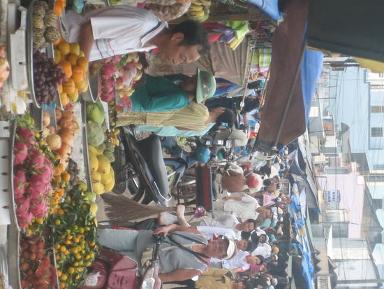 Markt in Duong Dong (Inselhauptstadt) - hier herrscht den ganzen Tag buntes Treiben.