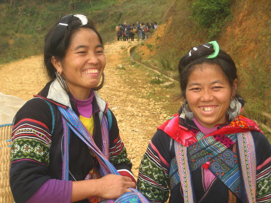 Die Black-Hmong - wahrhaft eifrige Verkaeuferinnen.