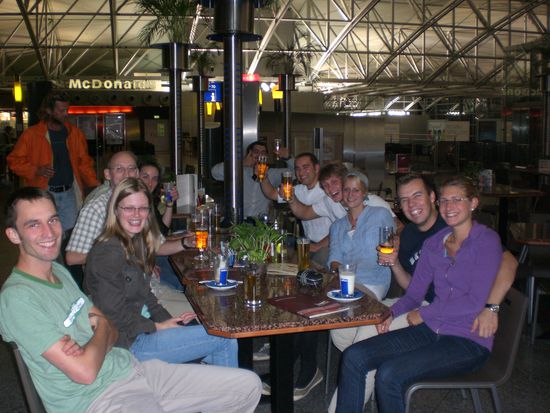 *Kennenlern-abend* ...ganz rechts sind Isabelle und Markus.