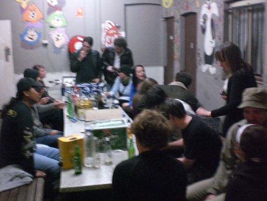 "gemuetlicher Abend" im "MadCat-Hostel" *g*