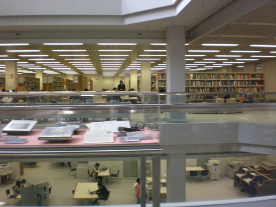 Die Bibliothek in Perth. Echt riesig, ueber 5 Stockwerke. ...sowas sollte es bei uns auch geben.