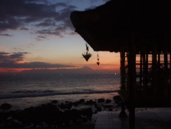 Blick vom Batu Bolong Tempel nach Bali