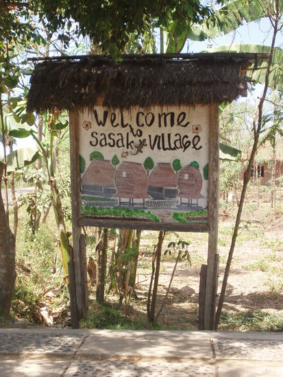 Auf dem Weg zum nächsten Sasak Dorf