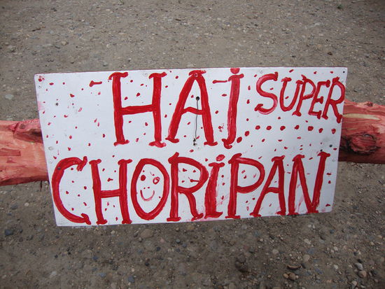 Mittagspause irgendwo am Strassenrand.Wurst mit Brot Super lecker