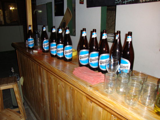 Ein Abend in Südamerika zu viert zwei Typen und zwei Frauen.
Die Moral der Geschichte am anderen Tag,Kater.