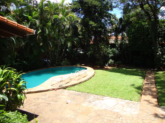 In diesem wunderschônen Garten haben wir uns sehr gut erholt.Wir waren glücklich über den Pool den die Temperaturen waren nah bei 40Grad.