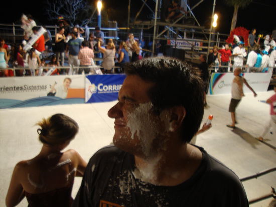 Es hat mich dan fast zum schluss doch noch erwischt.Hinter uns gabs eine Schneespray Schlacht.Ringsum alle Weiss mit diesem Schaum.Wer konnte es nicht lassen?eigentlich ganz klar