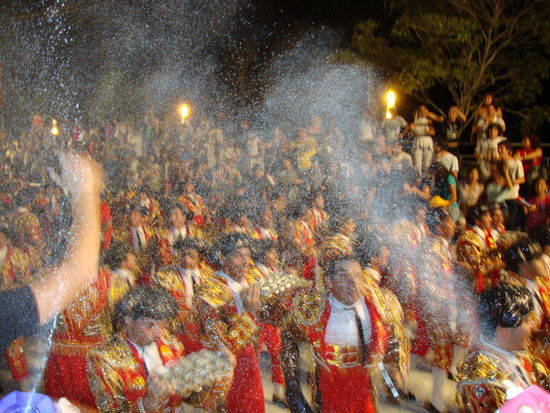 So sieht es aus wen es Schneit in Corrientes.
War Schoen es mitzuerleben.
Ach ja Fasnächtler in der Schwei,hier dauert die Fasncht einen Monat