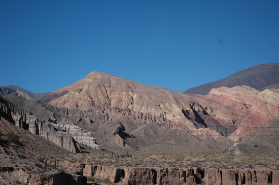 Unglaubliche Felsvormationen und Farben das leider auf den Fotos nicht so zurgeltung kommt.