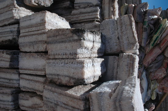 Die Salzsteine die dan fuer den Haushalts gebrauch verwendet werden.Natuerlich nach der Verarbeitung