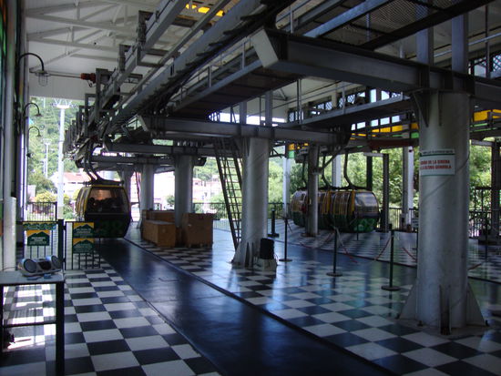 Die Gondelstation in einem kleinen Park in Salta.
Die Skiträger fehlten