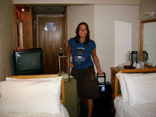 unser einzug in das ansprechende zimmer auf dem schiff