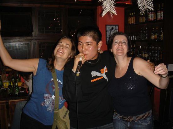 die mädels beim karaoke