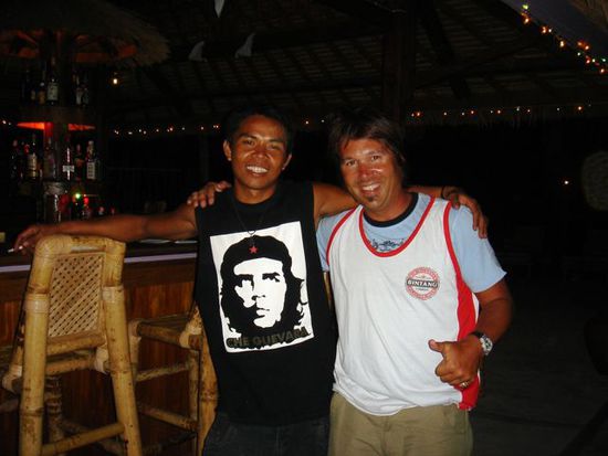 ali schenkt mir zum abschied ein bintang tshirt