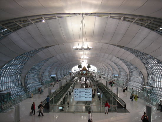 der neue flughafen suvarnabhumi in bangkok