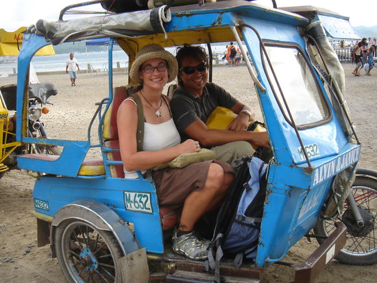 das typische transportmittel auf boracay...fuer bis zu sechs personen!