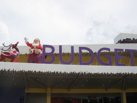 ach ja, bald ist es ja weihnachten (gesehen auf dem dach des budget terminals in singapore)