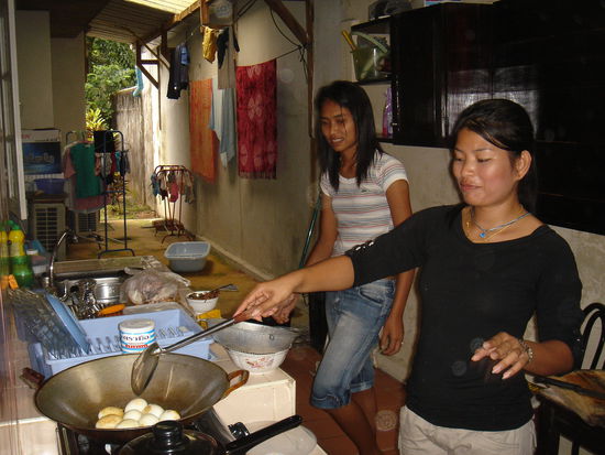 nit und yin beim zubereiten des himmlischen dinners